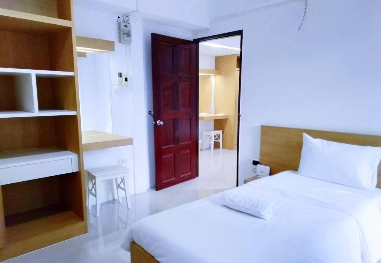 Beerapan Hotel Bangkok Exteriör bild