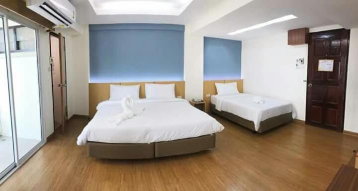 Beerapan Hotel Bangkok Exteriör bild