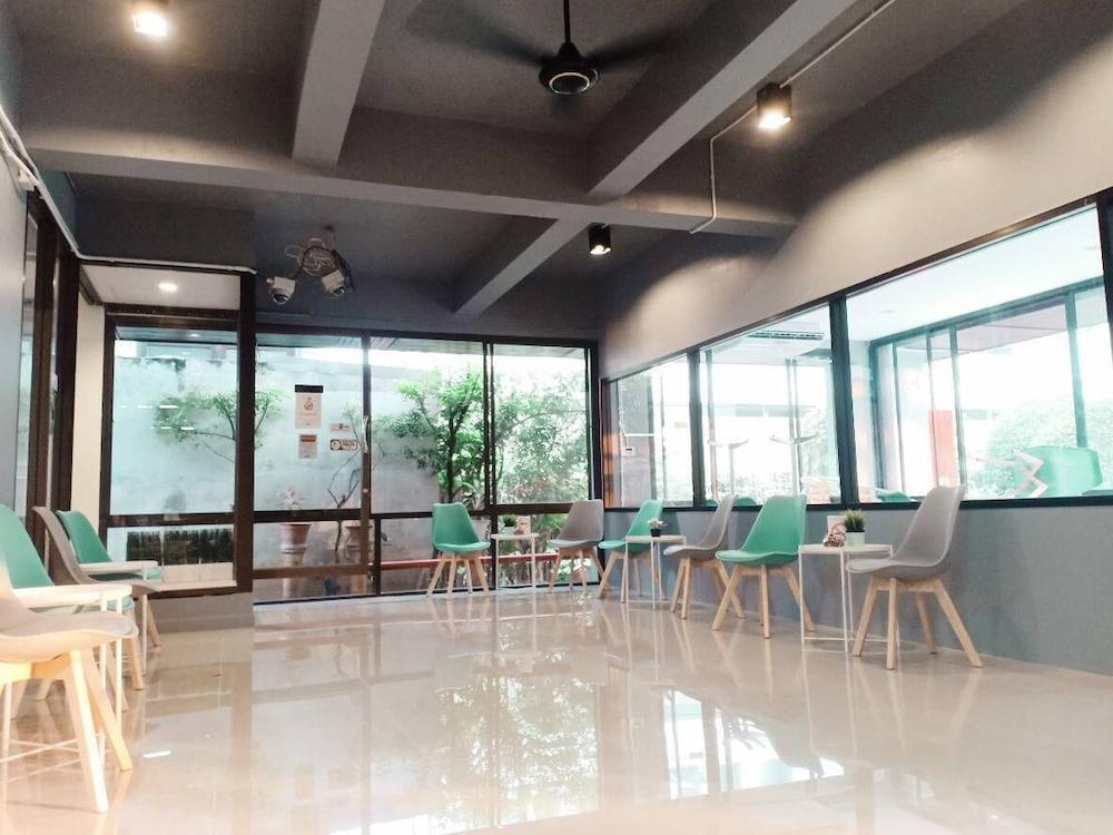 Beerapan Hotel Bangkok Exteriör bild
