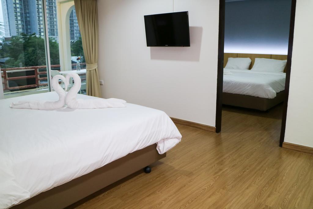 Beerapan Hotel Bangkok Exteriör bild