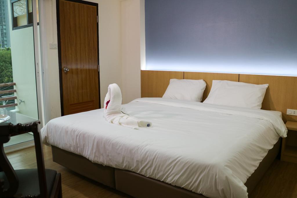 Beerapan Hotel Bangkok Exteriör bild
