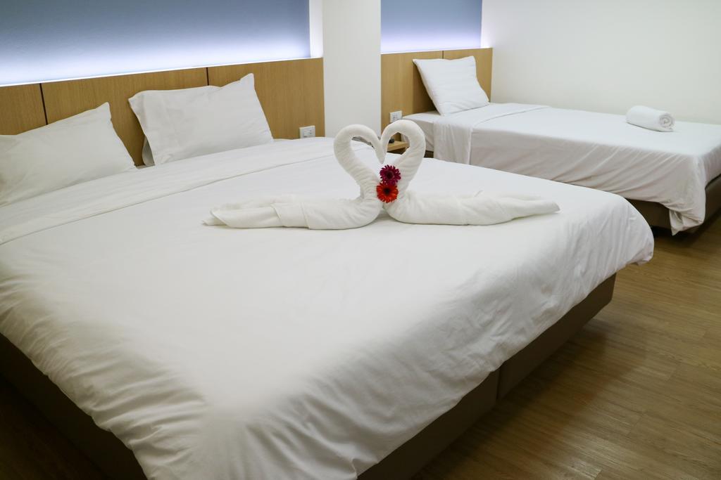 Beerapan Hotel Bangkok Exteriör bild
