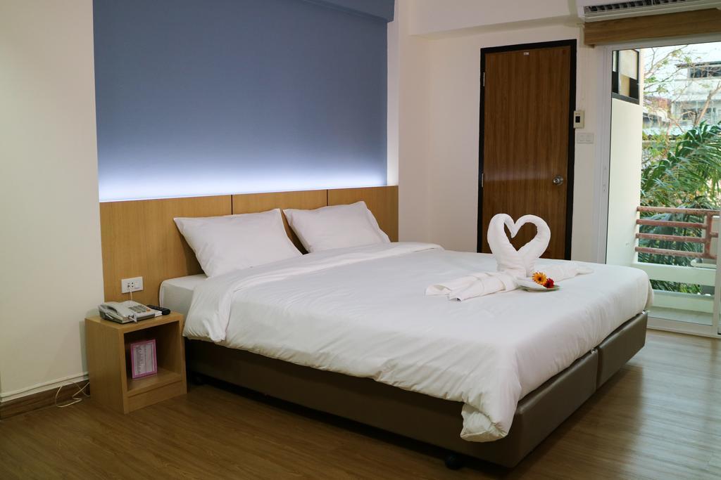 Beerapan Hotel Bangkok Exteriör bild
