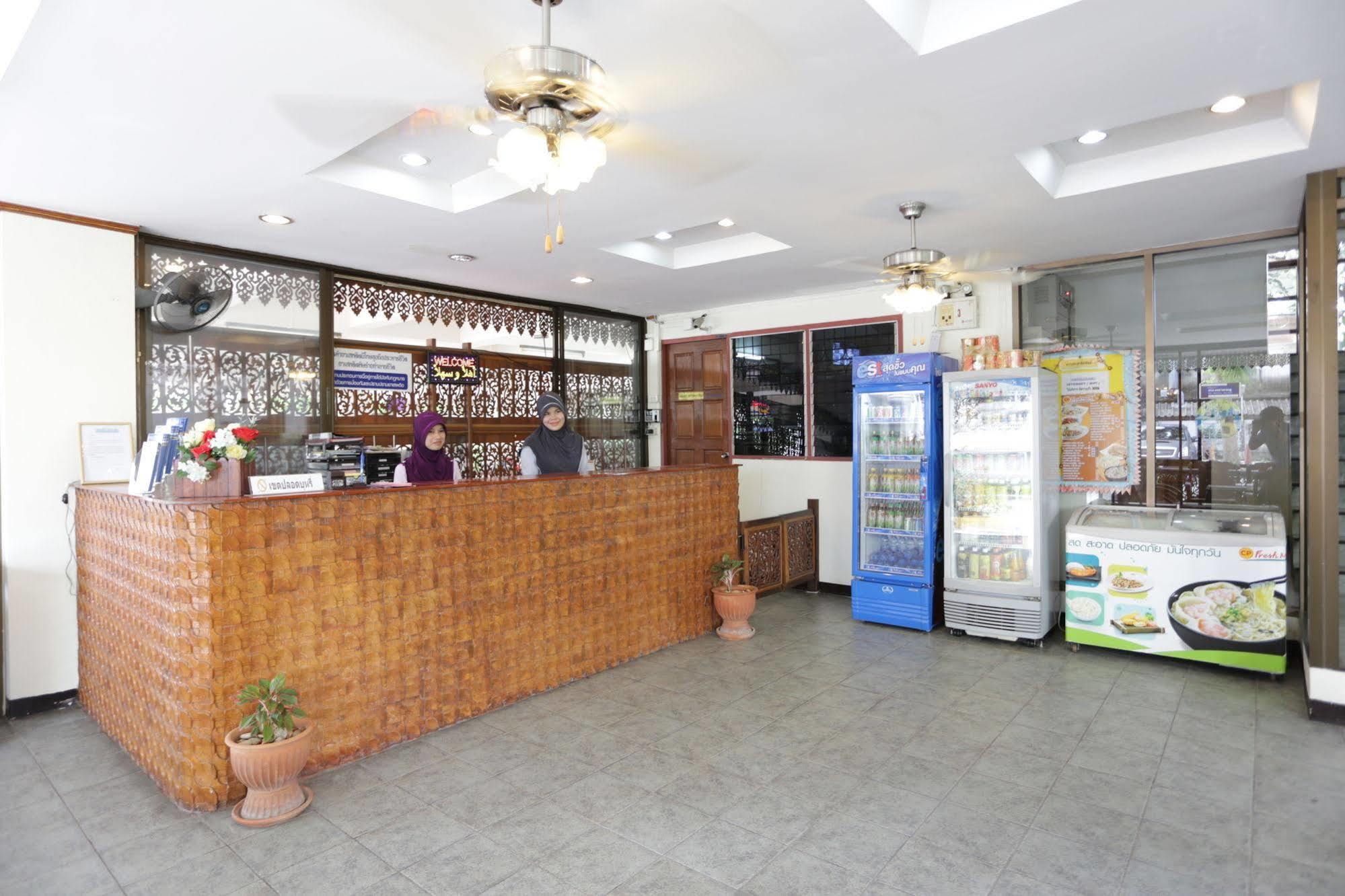 Beerapan Hotel Bangkok Exteriör bild