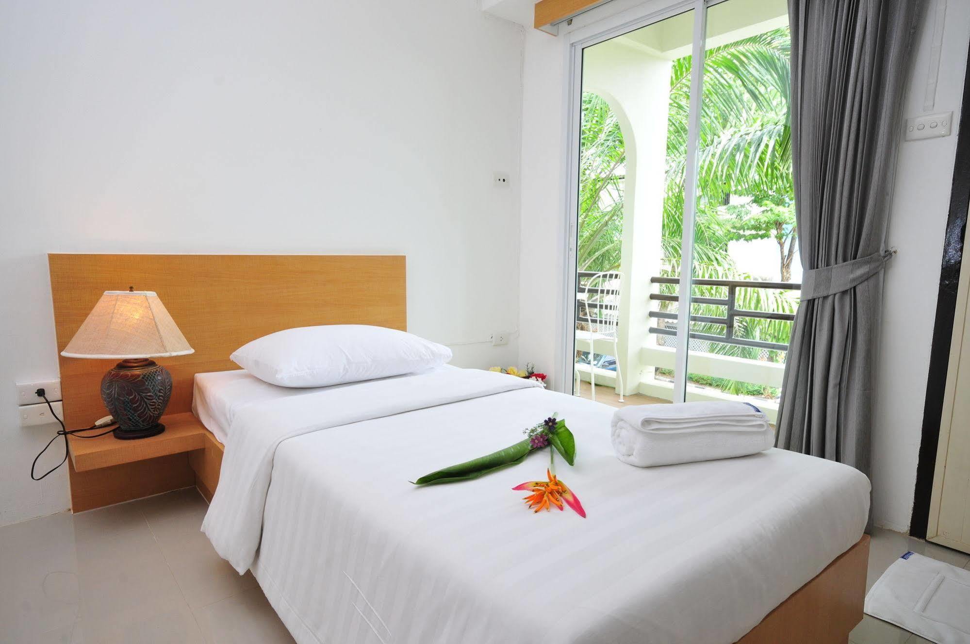 Beerapan Hotel Bangkok Exteriör bild