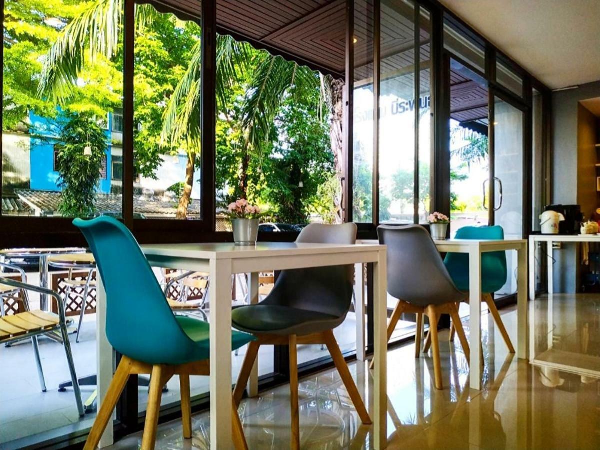 Beerapan Hotel Bangkok Exteriör bild