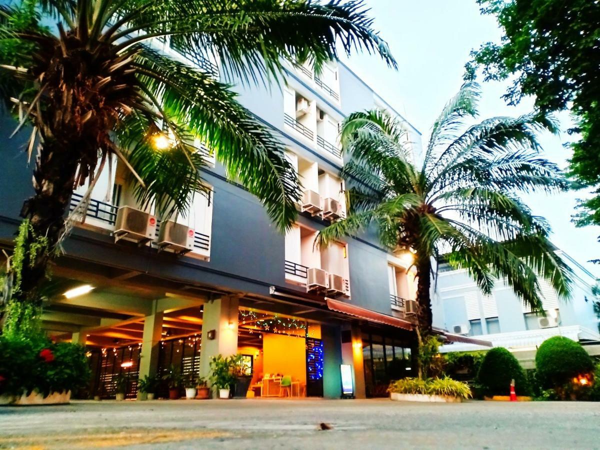 Beerapan Hotel Bangkok Exteriör bild